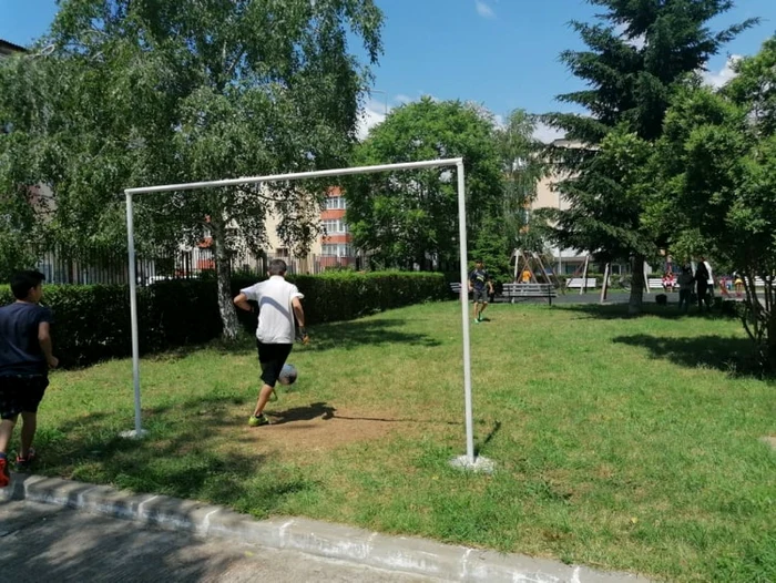 Trei frati in sistemul de protecţie. FOTO