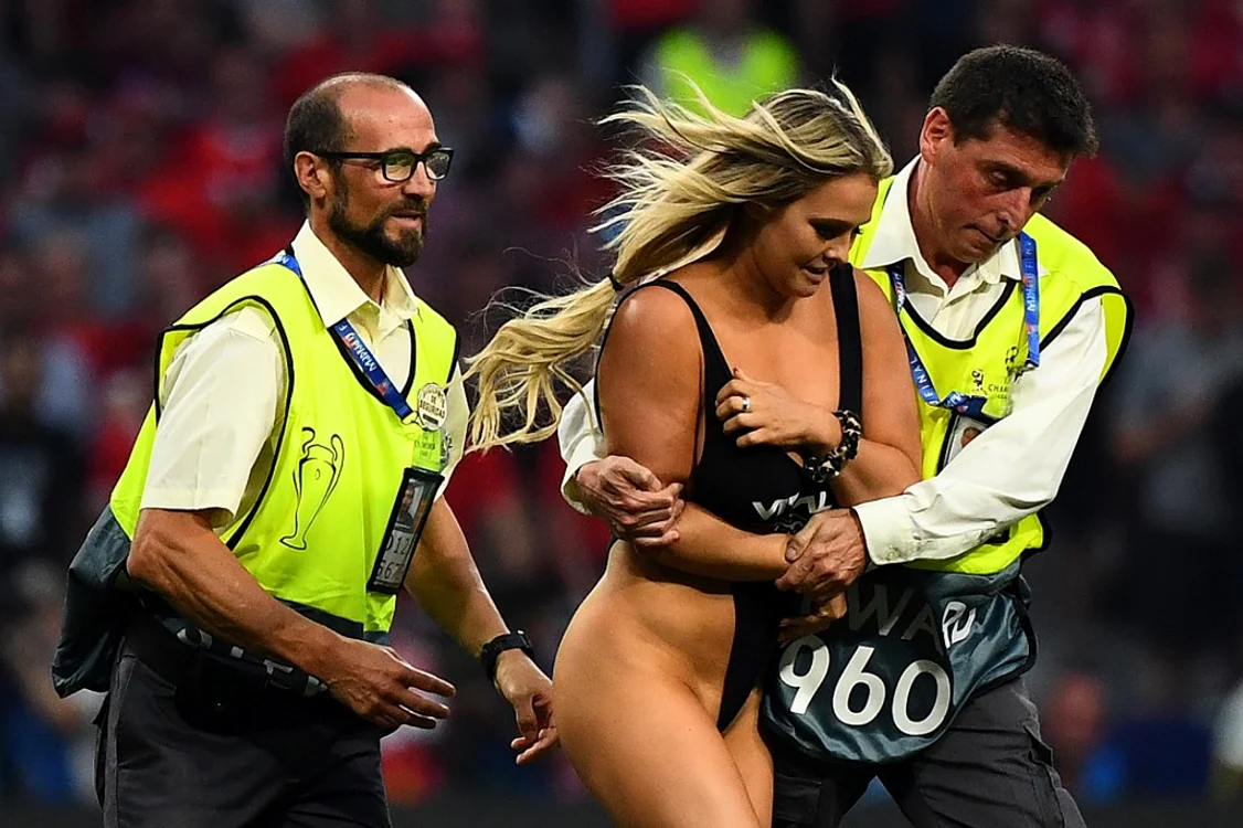 Modelul Kinsey Wolanski a intrat pe teren în încercarea de a promova un site pornoFoto: AFP
