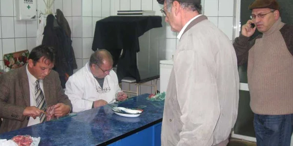 Depistarea trichinelozei se face cu aparatură de pe timpul lui Ceauşescu