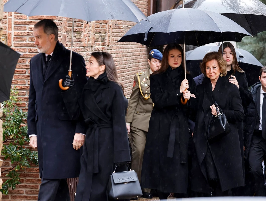 Regele Felipe, Regina Letizia, Printesa Leonor, Infanta Sofia și Regina Sofia