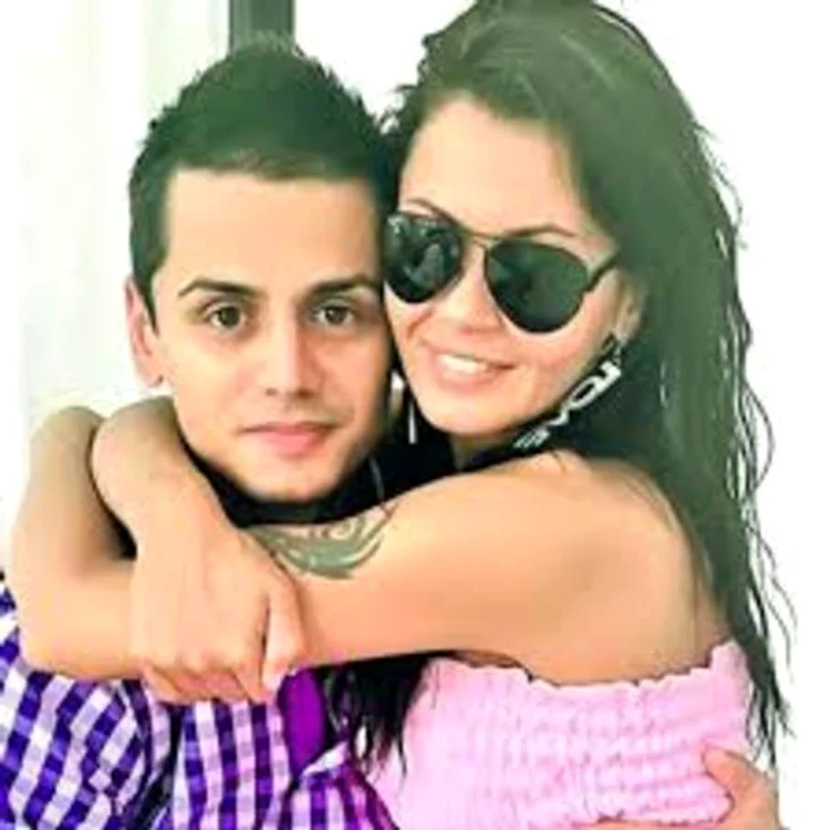 Oana Zăvoranu s-a iubit cu tânărul Răzvan imediat după divorţul vedetei de Pepe