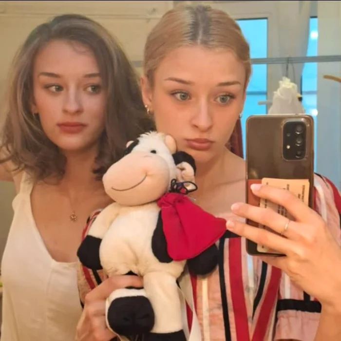 Andreea și Georgiana au fost admise la Facultatea de Teatru din Iași FOTO: Arhivă Personală