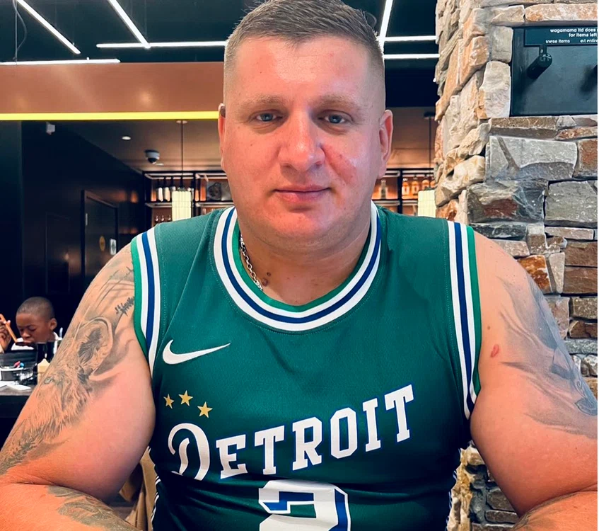 Adrian Drob și-a deschis în Anglia propria pizzerie într-o rulotă. Foto: Anunțul UK