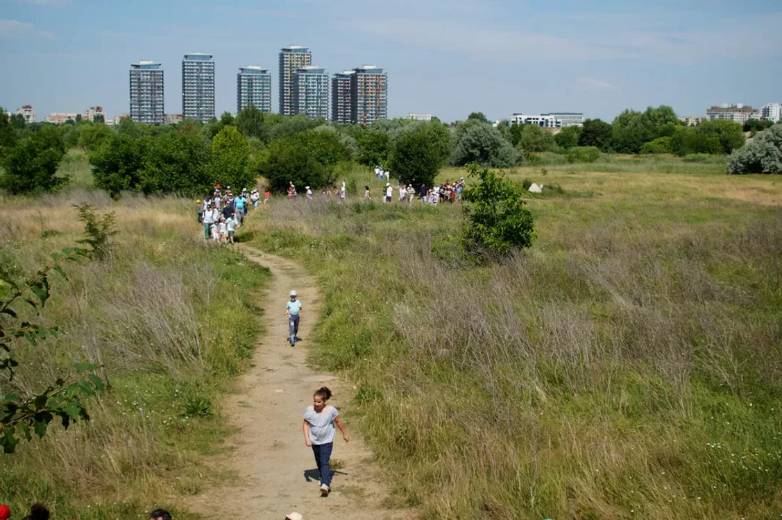 Vizitatori în Parcul Natural Văcărești