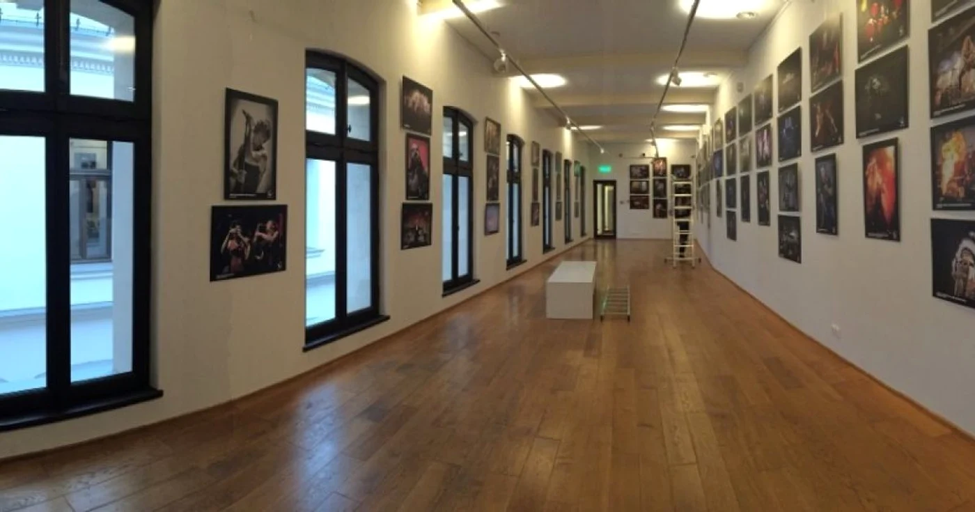 Expoziţia #FIND_US s-a deschis la Hanul Gabroveni, din Centrul Vechi FOTOGRAFII: Florin Ghioca