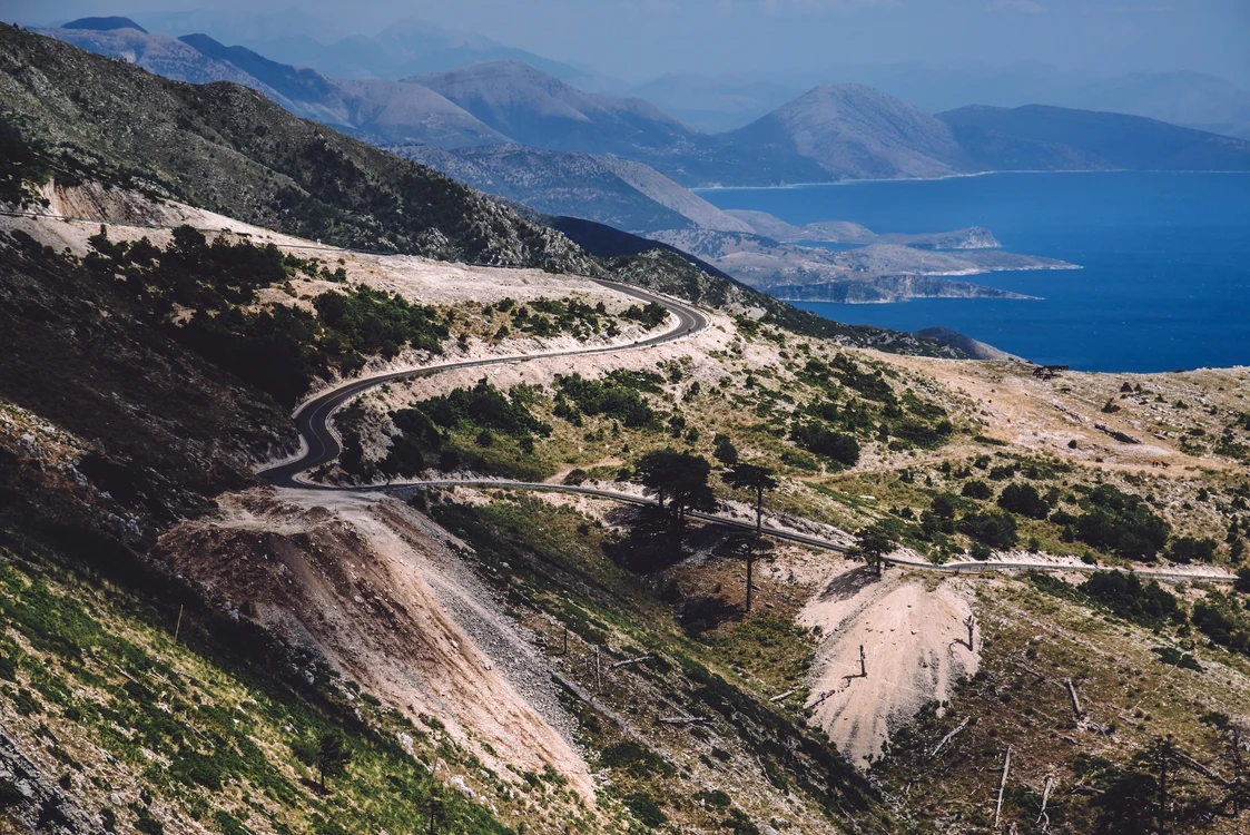 De la plajă, dealuri de luat la pas. FOTO: Shutterstock