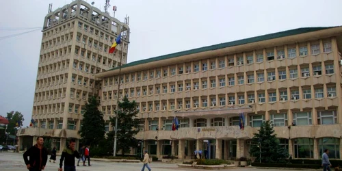 Cetăţenii mai au de aşteptat până la publicarea declaraţiilor