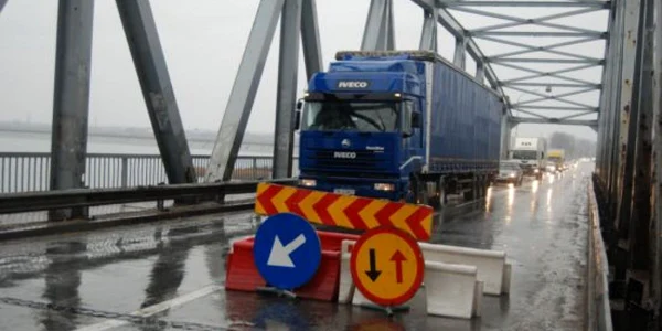 Circulaţia pe pod va fi oprită pentru câteva ore