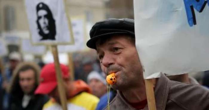 Constanta: Angajaţii de la Şantierul Naval Daewoo Mangalia l-au adus pe Che Guevara la protest