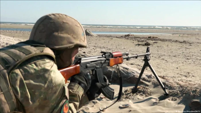 48% dintre români ar lupta pentru a-și apăra țara, potrivit celor mai recente sondaje de opinie