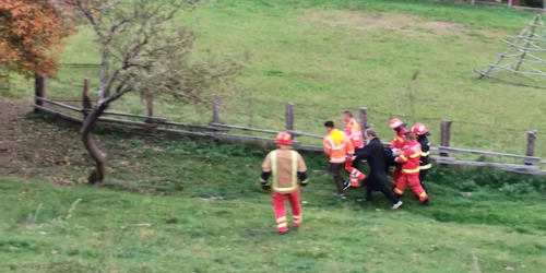 Imagini de la accidentul în care a fost rănit starețul Mănăstirii Stânișoara din Vâlcea Foto ISU Vâlcea jpeg