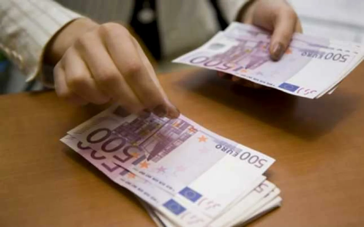 UE speră că astfel băncile vor continua să oferte credite companiilor şi persoanelor afectate de pandemie.
