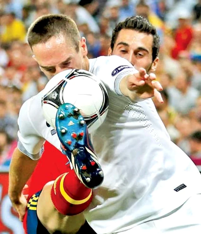 Franţa s-a oprit în sferturile de finală ale Europeanului cu Spania, la fel cum drumul lui Ribery s-a oprit în crampoanele lui Alvaro Arbeloa