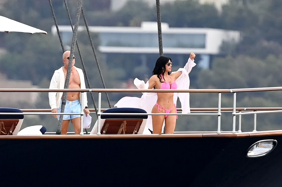 Jeff Bezos și Lauren Sanchez se răsfață la soare în Mallorca, Foto Profimedia