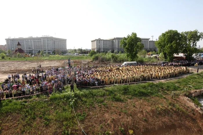 Prima slujbă la Catedrala Mântuirii Neamului. (Foto: Sever Gheorghe)