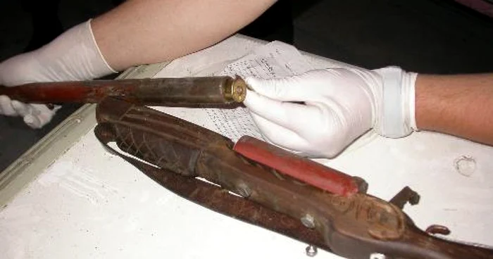 Hoţul de casetofon a descoperit trei arme de vânătoare cu muniţie/ Foto: Arhivă
