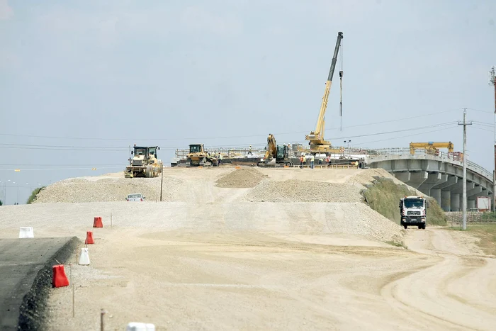 
    Ministerul Transporturilor are de gând să construiască drumuri expres în loc de şosele de vitezăFoto: Dorin Constanda  