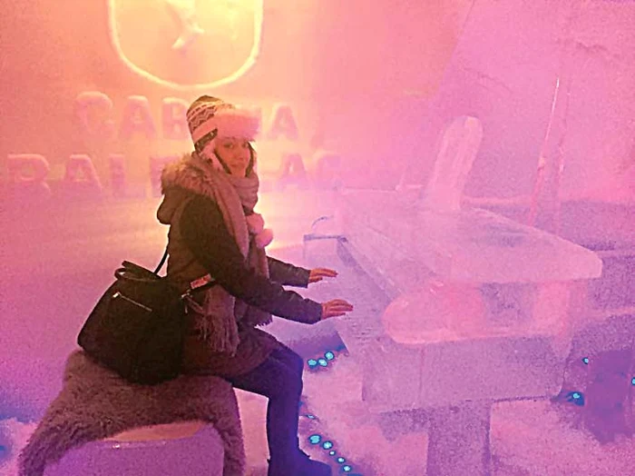 Soția lui Ionuț a „cântat” la pianul din gheață