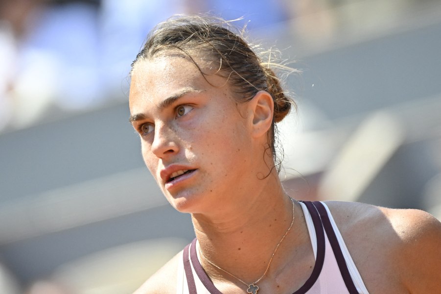 Sabalenka, acuzată că a urinat pe nedoritul trofeu primit la Australian Open