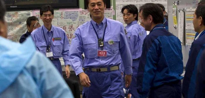 FOTO - REUTERS: Ministrul japonez al Mediului, Goshi Hosono