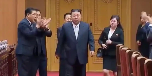 O femeie misterioasă a fost fotografiată alături de liderul nord coreean Kim Jong un Foto: Phuong DPRK Daily