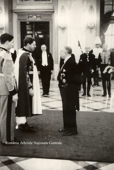Regele Mihai, atunci Principele Mihai, și Carol al II-lea la Seara Corpului Diplomatic, 1936. FOTO: Arhivele Naționale/Casa Regală