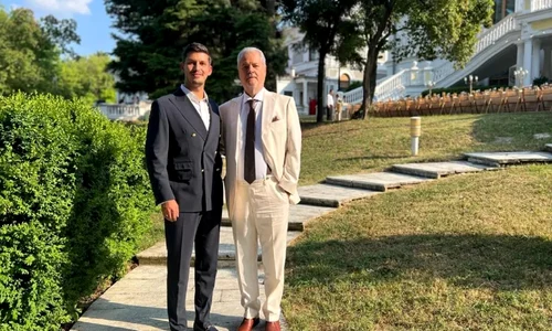 Adrian Nastase, alaturi de fiul sau cel mic, Mihnea Nastase   blogul lui Adrian Nastase jpg