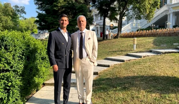 Adrian Nastase, alaturi de fiul sau cel mic, Mihnea Nastase   blogul lui Adrian Nastase jpg