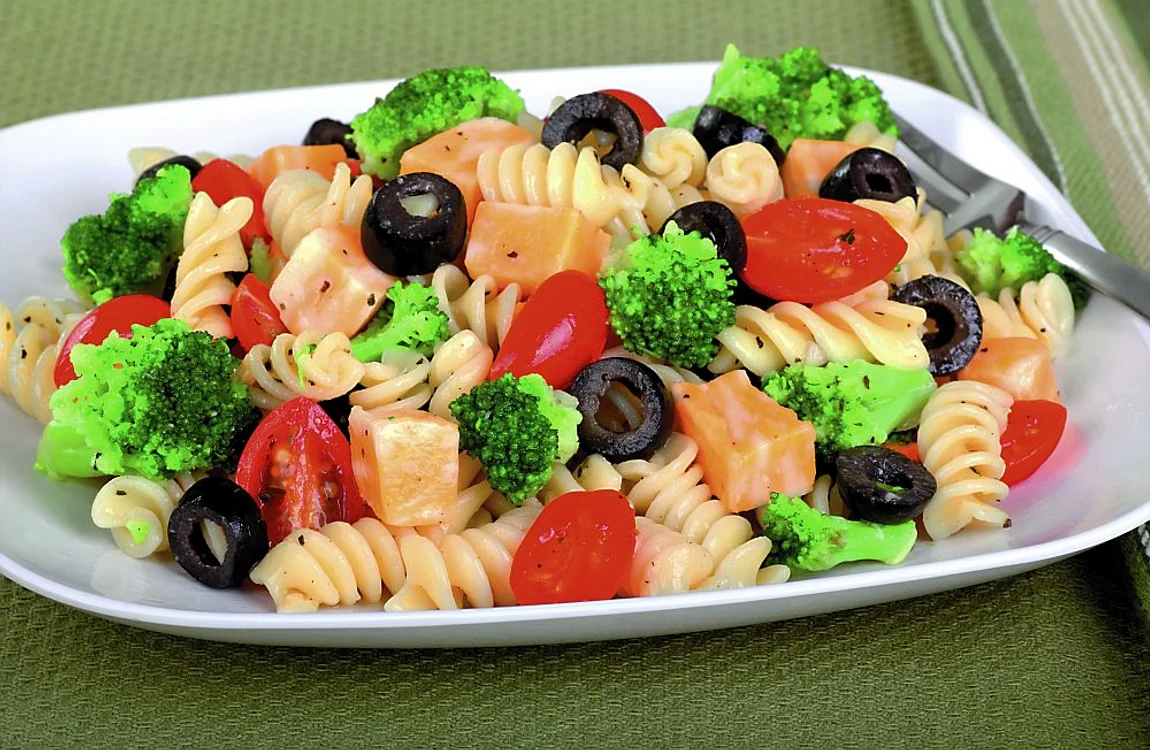 salata de paste cu broccoli jpeg