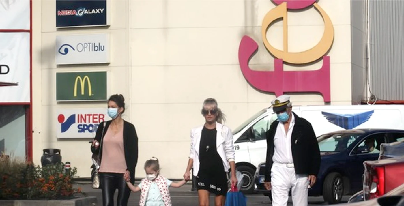 
    În octombrie 2020, Ion Dichiseanu, surprins alături de nepoțică, de fosta soție, Simona Florescu, și de fiica lor, Ioanafoto: Click!  