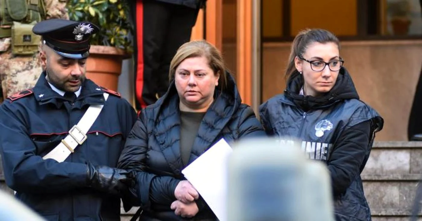 Maria Angela Di Trapani (în centrul imaginii) a fost reţinută alături de alte 24 de persoane FOTO ANSA