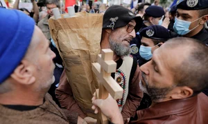 Manifestanții nu au purtat mască de protecție jpeg