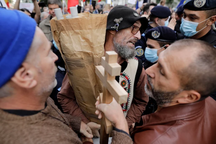 Manifestanții nu au purtat mască de protecție