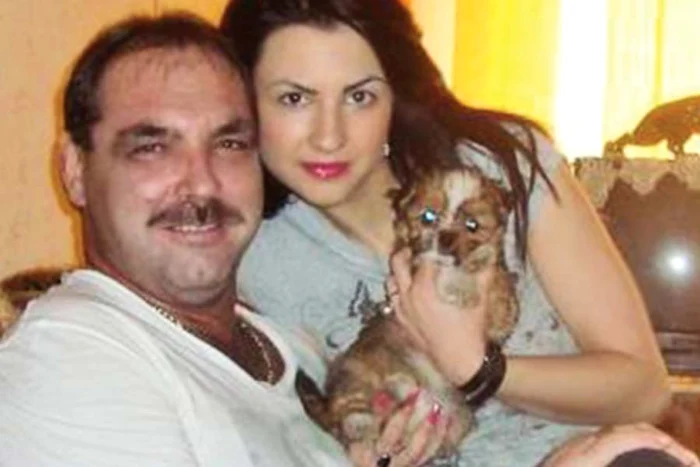 Genţiana Coman este originară din Slatina, oraş în care  a şi debutat în televiziune,  la un post tv local (Foto: Dorin Constanda / Ţinută copertă: Karotte)