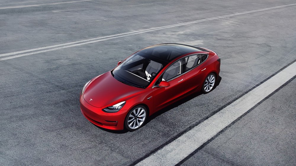 S-a lansat un nou serviciu de tip ride-hailing: 100 de mașini Tesla îi vor deservi pe clienți
