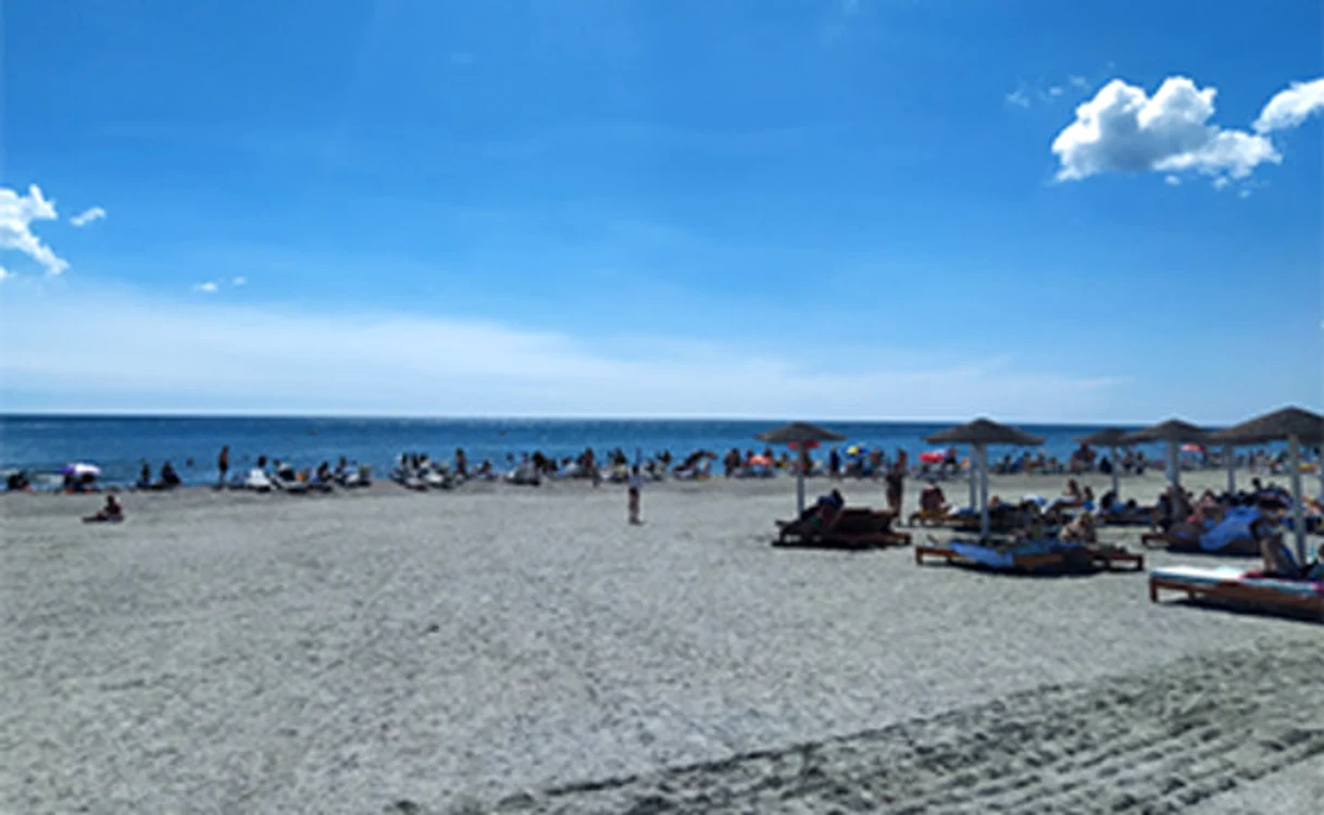 Mare parte din zona plajei este pustieFoto: Blitz