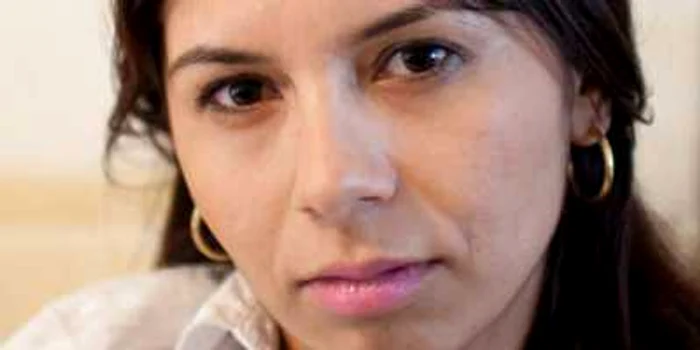 Ramona Constantin se ocupa până în urmă cu şase luni de vânzarea revistei „The Big Issue“-  FOTO „The Guardian“  