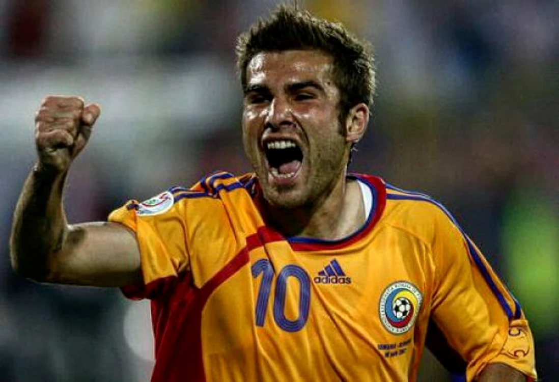 
    Adrian Mutu s-a simţit jignit de declaraţiile lui Arlauskis şi acum i-a replicat spunând că încă joacă la grupa micăfoto: Arhiva Personală  