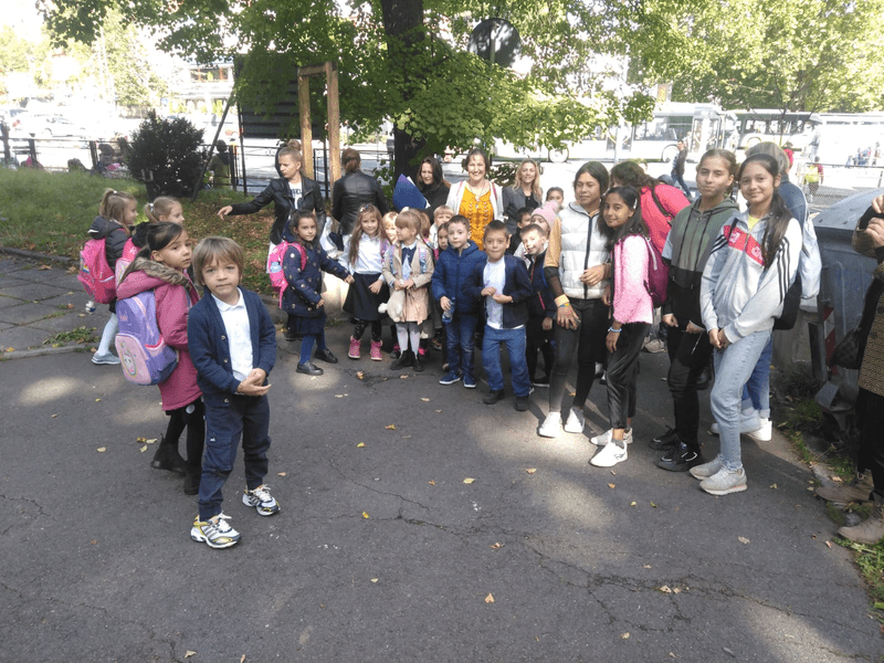 Ozoboți pentru toți. Metoda ingenioasă prin care copiii defavorizați socializează cu colegii