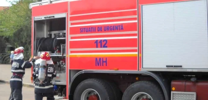 Intervenţia pompierilor a durat aproximativ trei ore jumate Foto: Arhivă