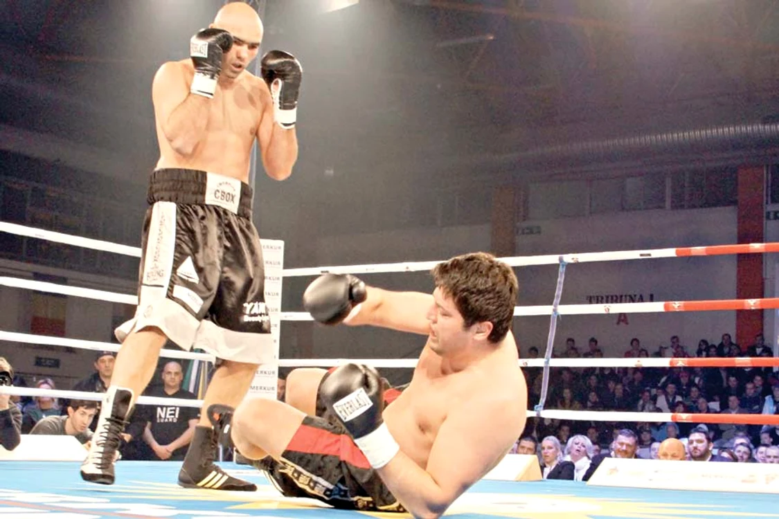 
    Bogdan Dinu e deocamdată  doar pe locul 132 în  lume la categoria grea,  conform boxrec.com  