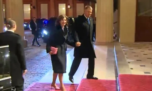 Klaus și Carmen Iohannis, ajungând la dineul ținut de Regina Elisabeta a II a la Palatul Buckingham jpeg