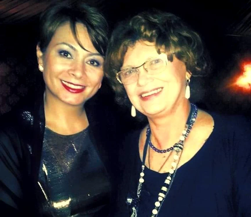 
    Adriana Antoni și Cezara Dafinescu  