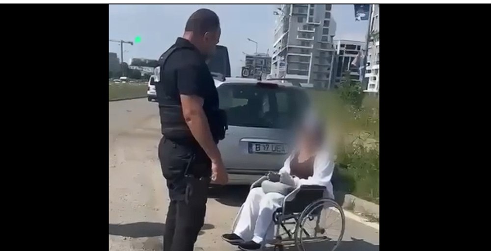 Femeie găsită la cerșit în scaun cu rotile, la câțiva metri de bolidul de lux al familiei. Ce au descoperit polițiștii