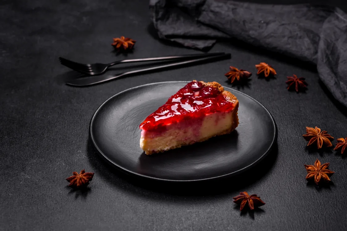 Prăjitură vegană cu zmeură, fără coacere. 