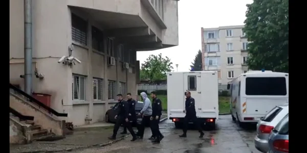 Cristian Cioaca , în drum spre sala de judecata Foto Alex Vlaicu jpg