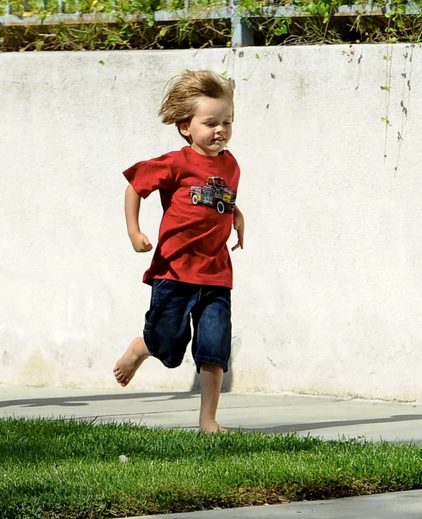 fiul lui colin farrell jpeg