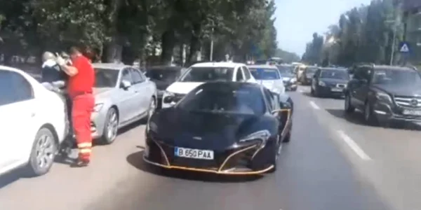 Bolid avariat la intrare în Mamaia 
