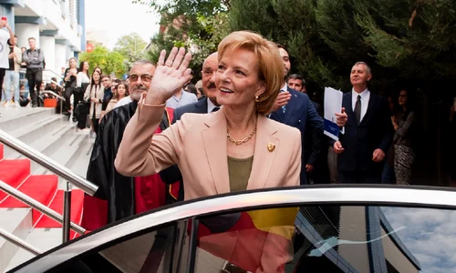 Majestatea Sa Margareta si Principele Radu la Universitatea Titu Maiorescu   Daniel Angelescu, Casa Majestatii Sale (2) jpeg