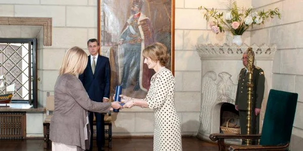 cristina topescu decorata de principesa margareta foto arhiva familia regala a romaniei